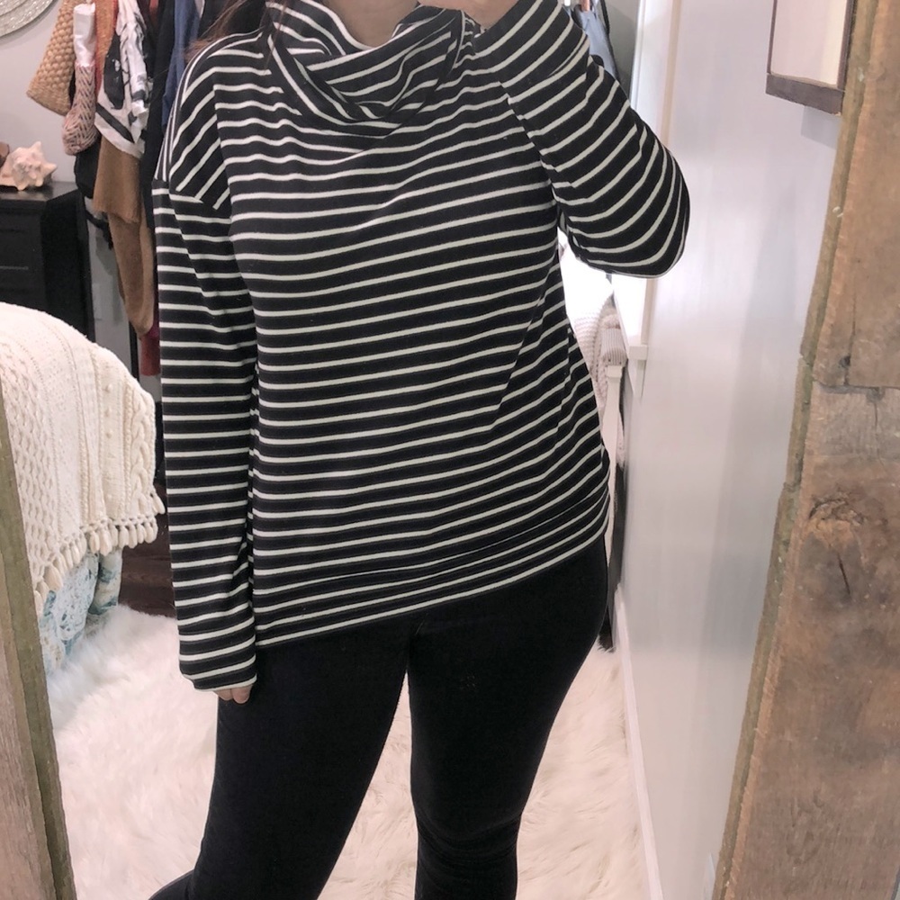 Time & Tru size medium black fleece sweater - Picture 2 of 4